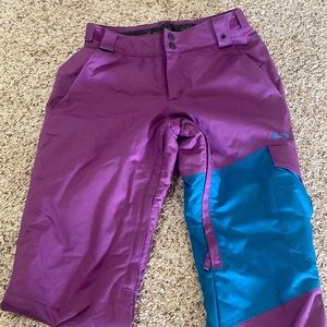 Women’s Oakley snowboard pants